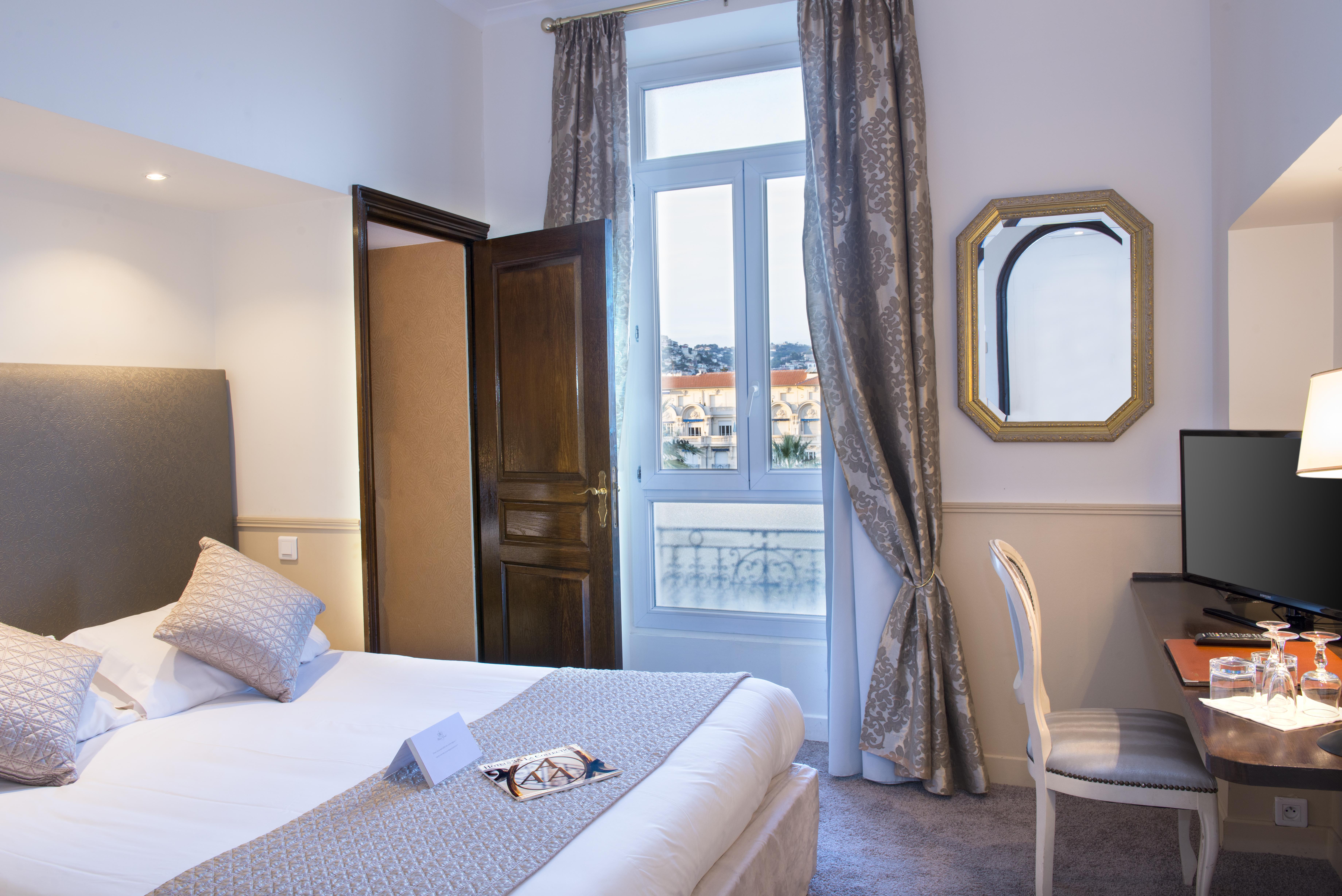 West End Promenade 4*