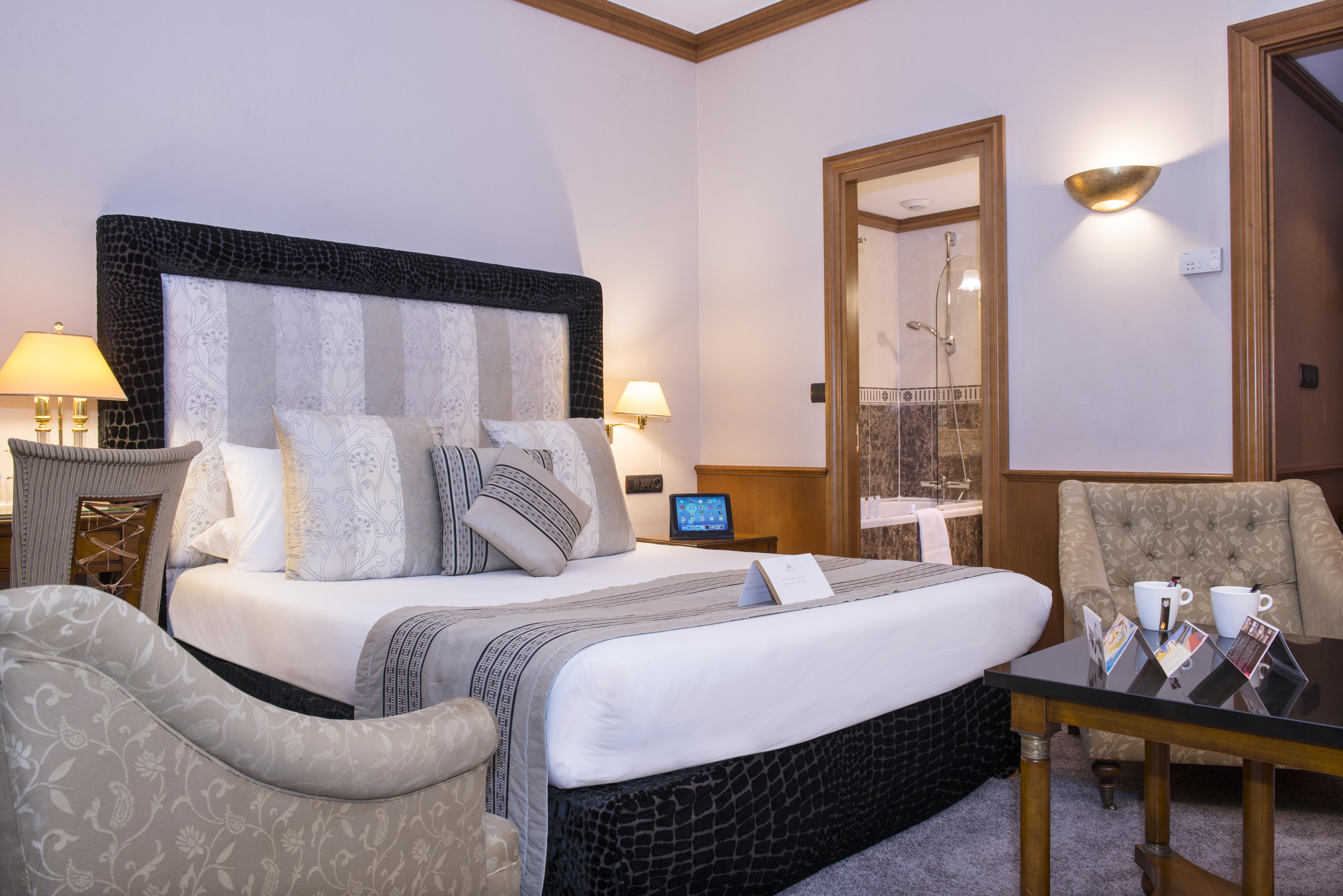 West End Promenade Hotel