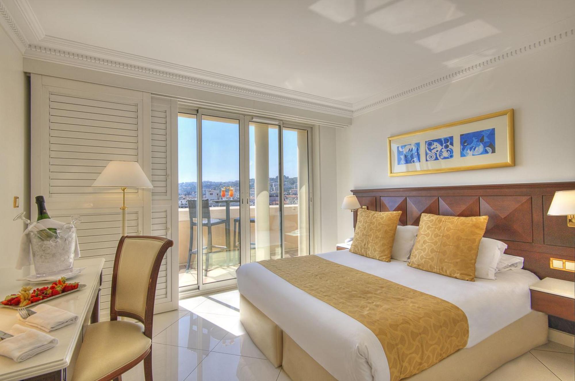 West End Promenade Hotel 4*