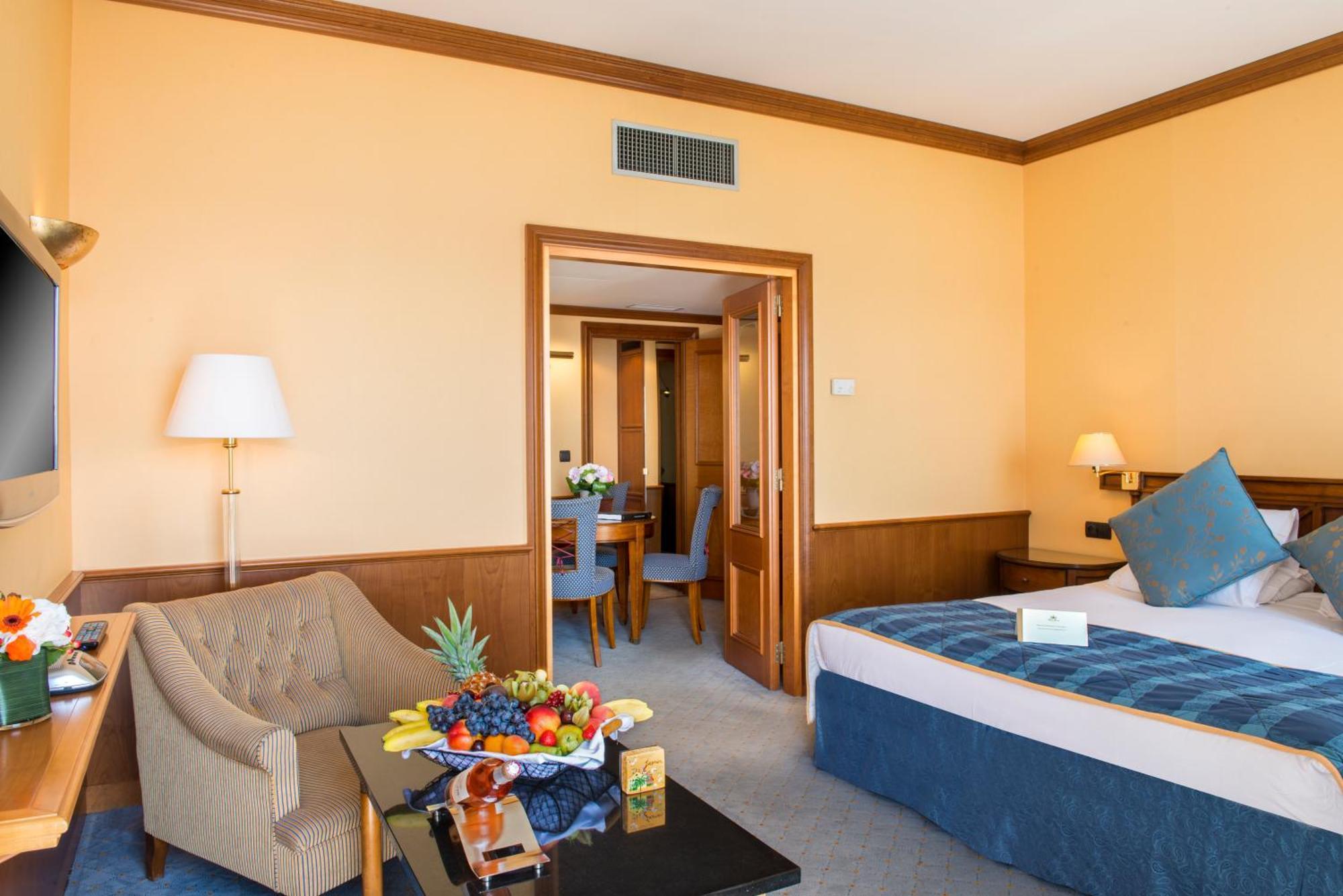 West End Promenade Hotel